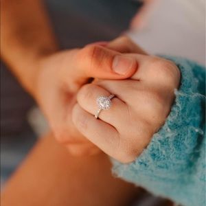 Diamond engagement ring